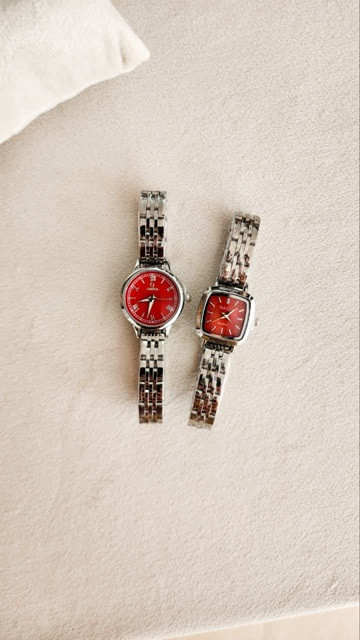 خرید اینترنتی مدرن تریت ساعت زنانه و دخترانه مدل امگا رنگ سیلور صفحه قرمز مناسب افراد خاص پسند اصفهان