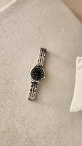 خرید اینترنتی حراج ویژه ساعت زنانه و دخترانه مدل امگا رنگ سیلور صفحه مشکی یه کار جذاب و خوش دست اصفهان