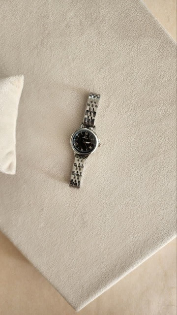 خرید اینترنتی حراج ویژه ساعت زنانه و دخترانه مدل امگا رنگ سیلور صفحه مشکی یه کار جذاب و خوش دست اصفهان