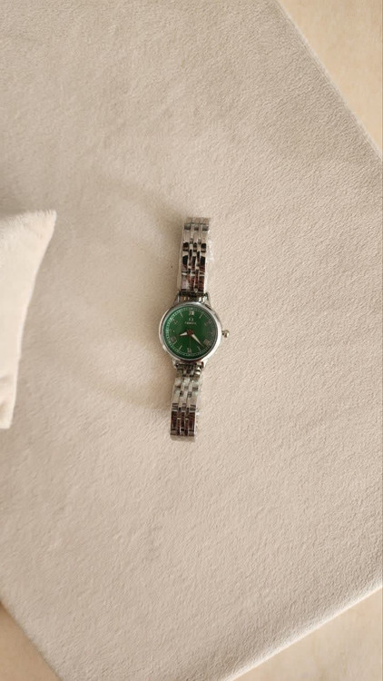 فروش بی نظیر ساعت زنانه و دخترانه مدل امگا رنگ سیلور صفحه سبز با کیفیت و ضدآب