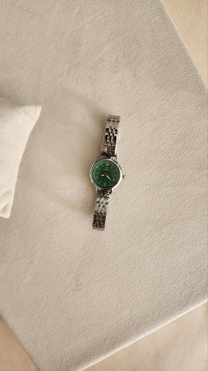 فروش بی نظیر ساعت زنانه و دخترانه مدل امگا رنگ سیلور صفحه سبز با کیفیت و ضدآب