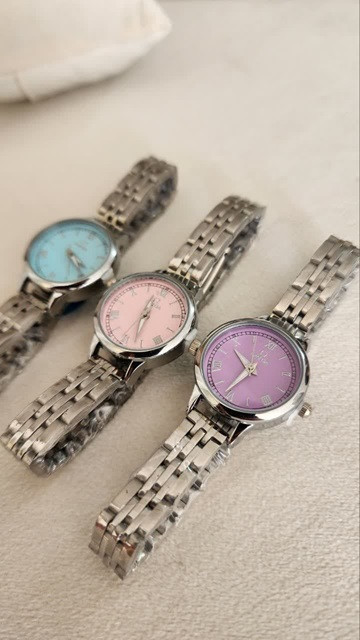 خرید اینترنتی خاص ترین ساعت زنانه و دخترانه مدل امگا رنگ سیلور صفحه صورتی فوق العاده جذاب و شیک اصفهان