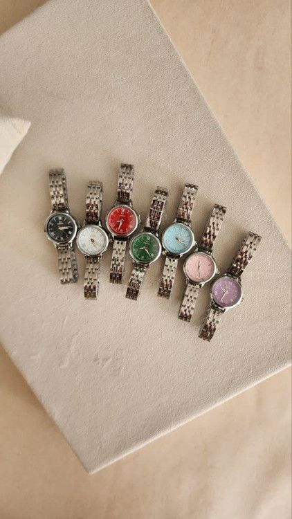 خرید اینترنتی پر فروش ترین ساعت زنانه و دخترانه مدل امگا رنگ سیلور صفحه آبی مناسب افراد خاص پسند اصفهان