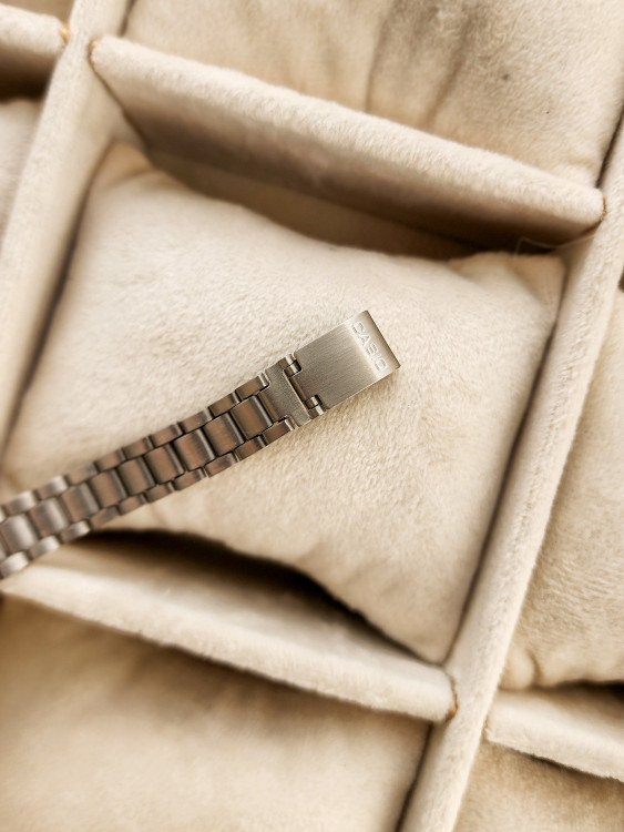 خرید اینترنتی ساعت ست زنانه و مردانه مدل کاسیو مربع رنگ سیلور صفحه سبز یه کار متفاوت و خاص اصفهان