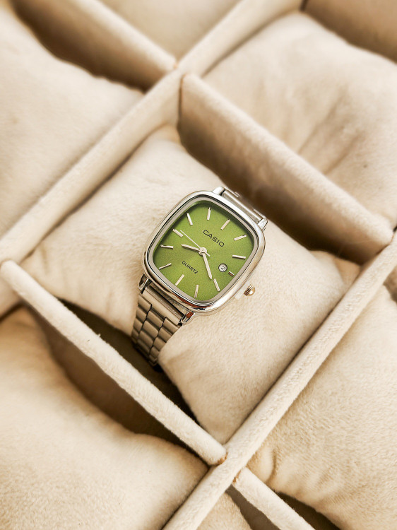 خرید اینترنتی ساعت ست زنانه و مردانه مدل کاسیو مربع رنگ سیلور صفحه سبز یه کار متفاوت و خاص اصفهان