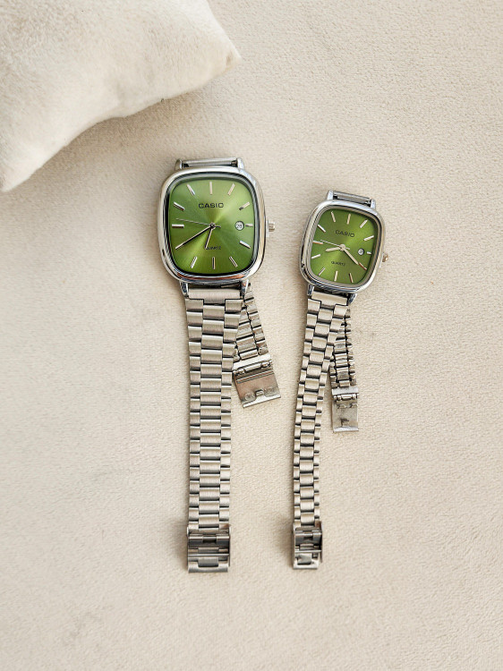 خرید اینترنتی ساعت ست زنانه و مردانه مدل کاسیو مربع رنگ سیلور صفحه سبز یه کار متفاوت و خاص اصفهان