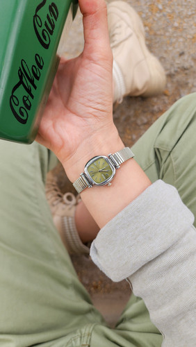 خرید اینترنتی زنانه مدل نایدو رنگ سیلور صفحه سبز باکیفیت و بادوام اصفهان