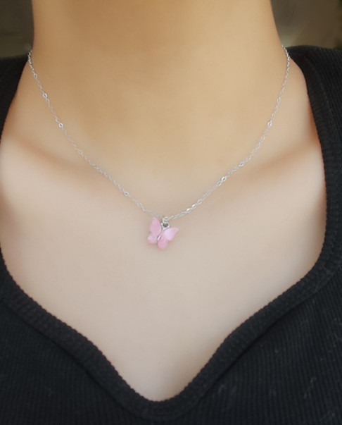 خرید اینترنتی گردنبند پروانه رنگ بنفش