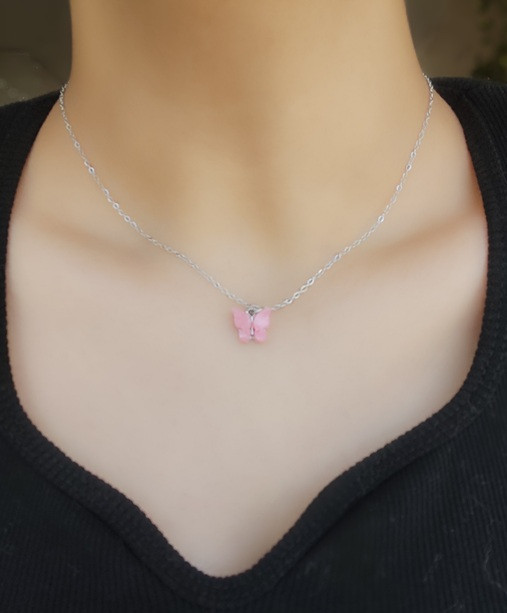 خرید اینترنتی گردنبند پروانه رنگ بنفش