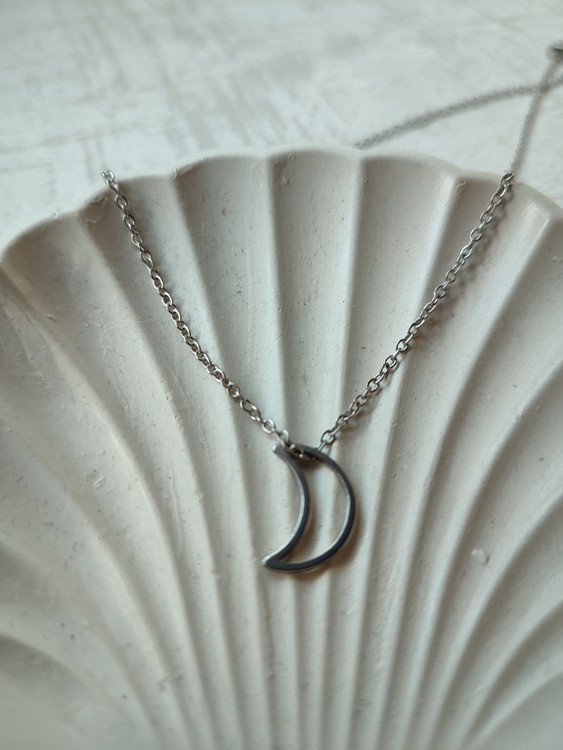 خرید اینترنتی گردنبند ماه