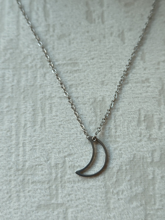 خرید اینترنتی گردنبند ماه